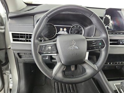 2023 Mitsubishi Outlander Base
