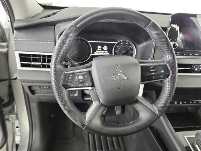 2023 Mitsubishi Outlander Base