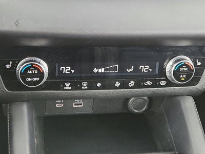 2023 Mitsubishi Outlander Base