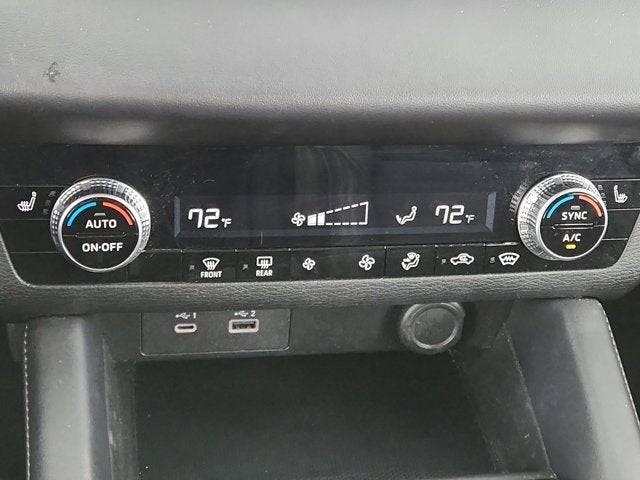 2023 Mitsubishi Outlander Base