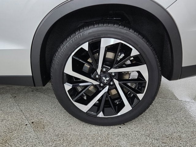2023 Mitsubishi Outlander Base