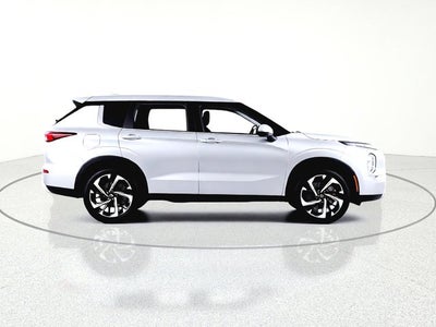 2023 Mitsubishi Outlander Base