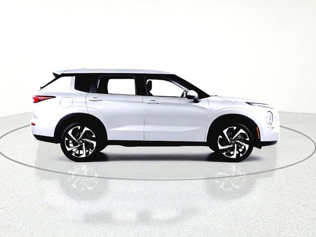 2023 Mitsubishi Outlander Base