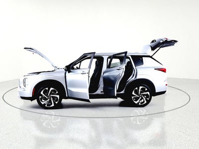 2023 Mitsubishi Outlander Base