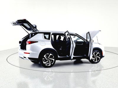 2023 Mitsubishi Outlander Base