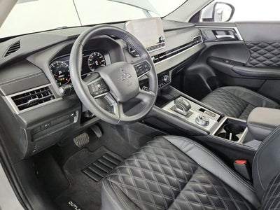 2022 Mitsubishi Outlander Base