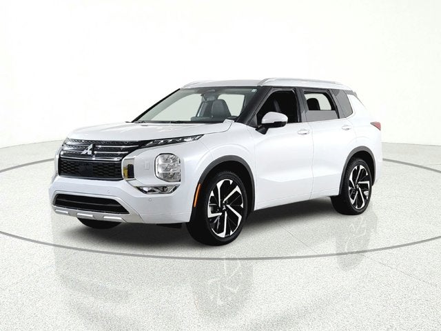 2022 Mitsubishi Outlander Base