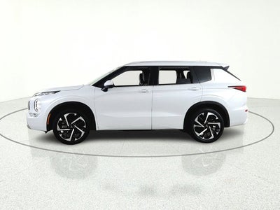 2022 Mitsubishi Outlander Base