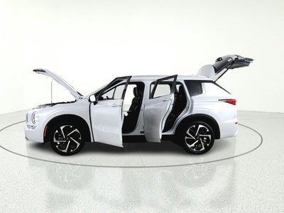 2022 Mitsubishi Outlander Base