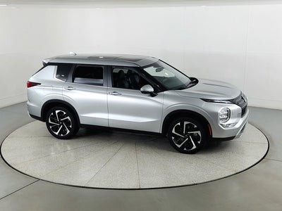 2024 Mitsubishi Outlander Base