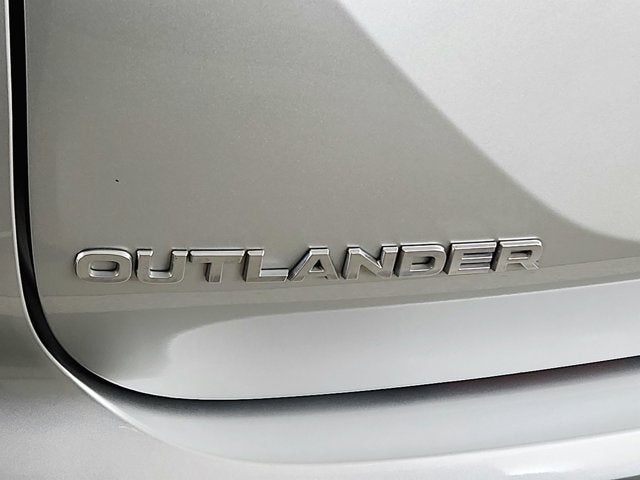 2024 Mitsubishi Outlander Base
