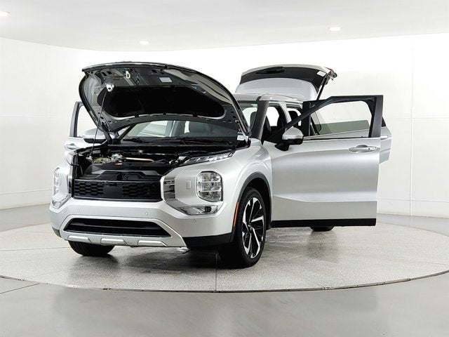 2024 Mitsubishi Outlander Base