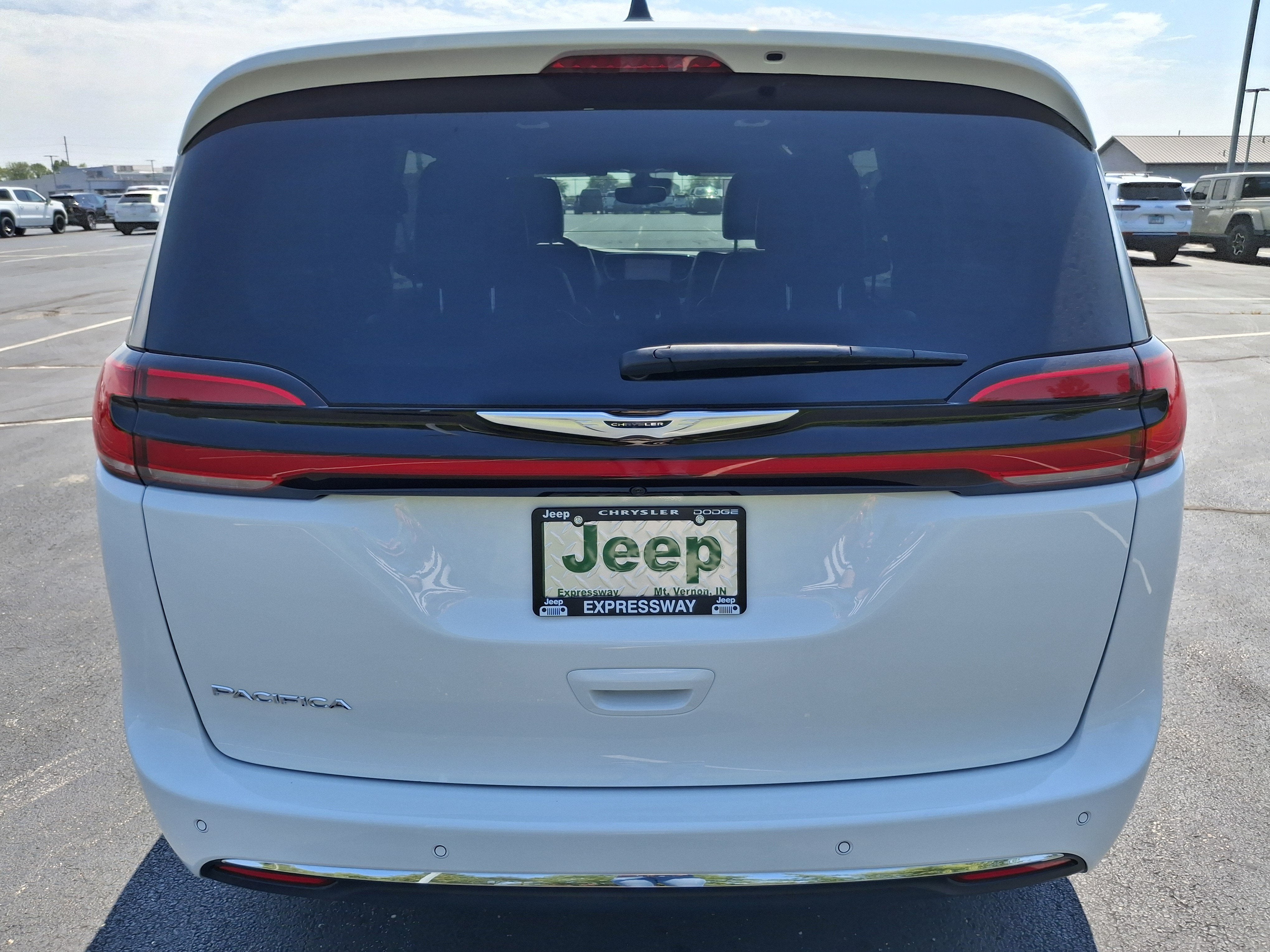 2025 Chrysler Pacifica Select