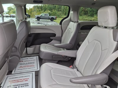 2017 Chrysler Pacifica Touring-L