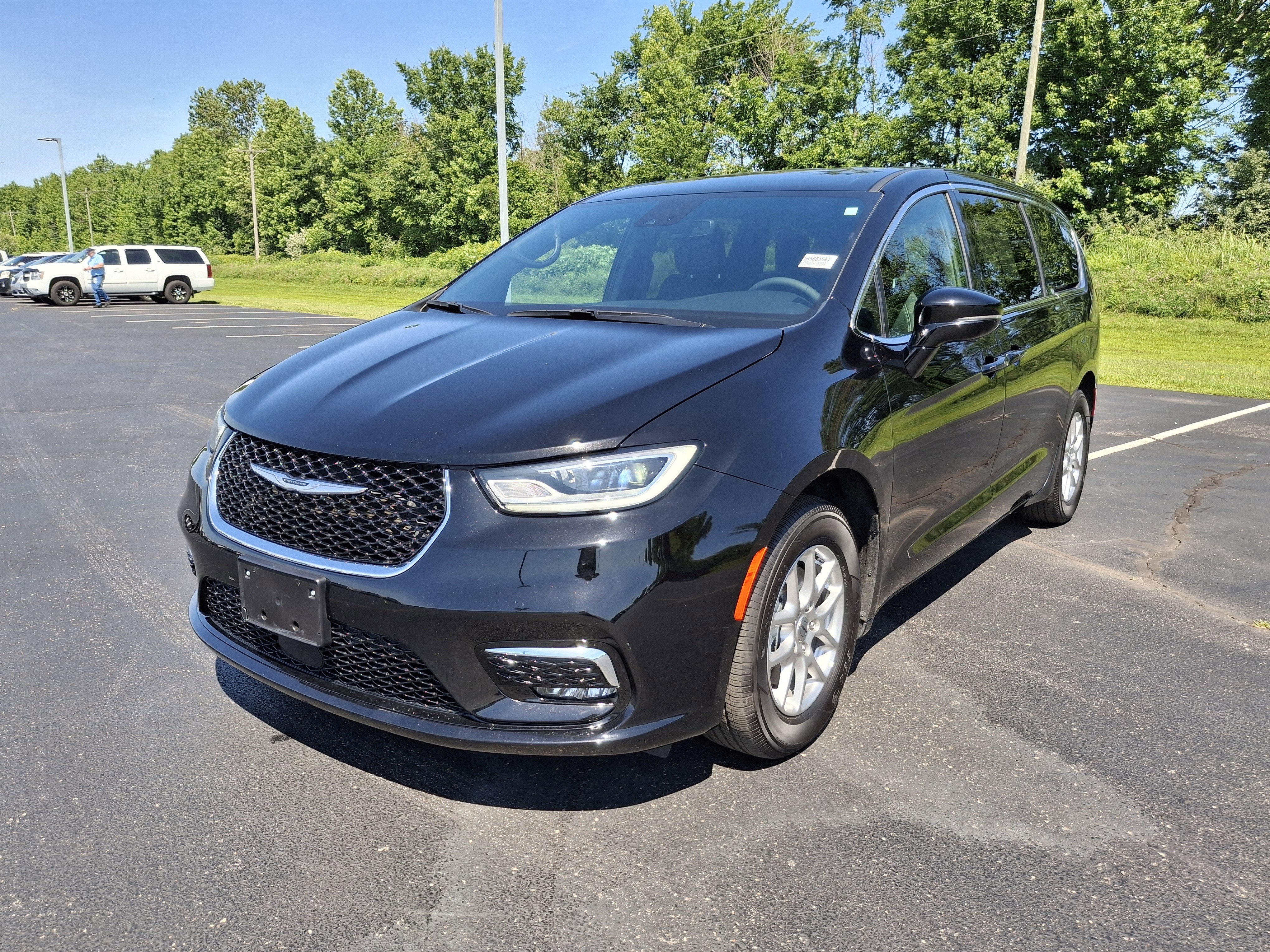 2025 Chrysler Pacifica Select