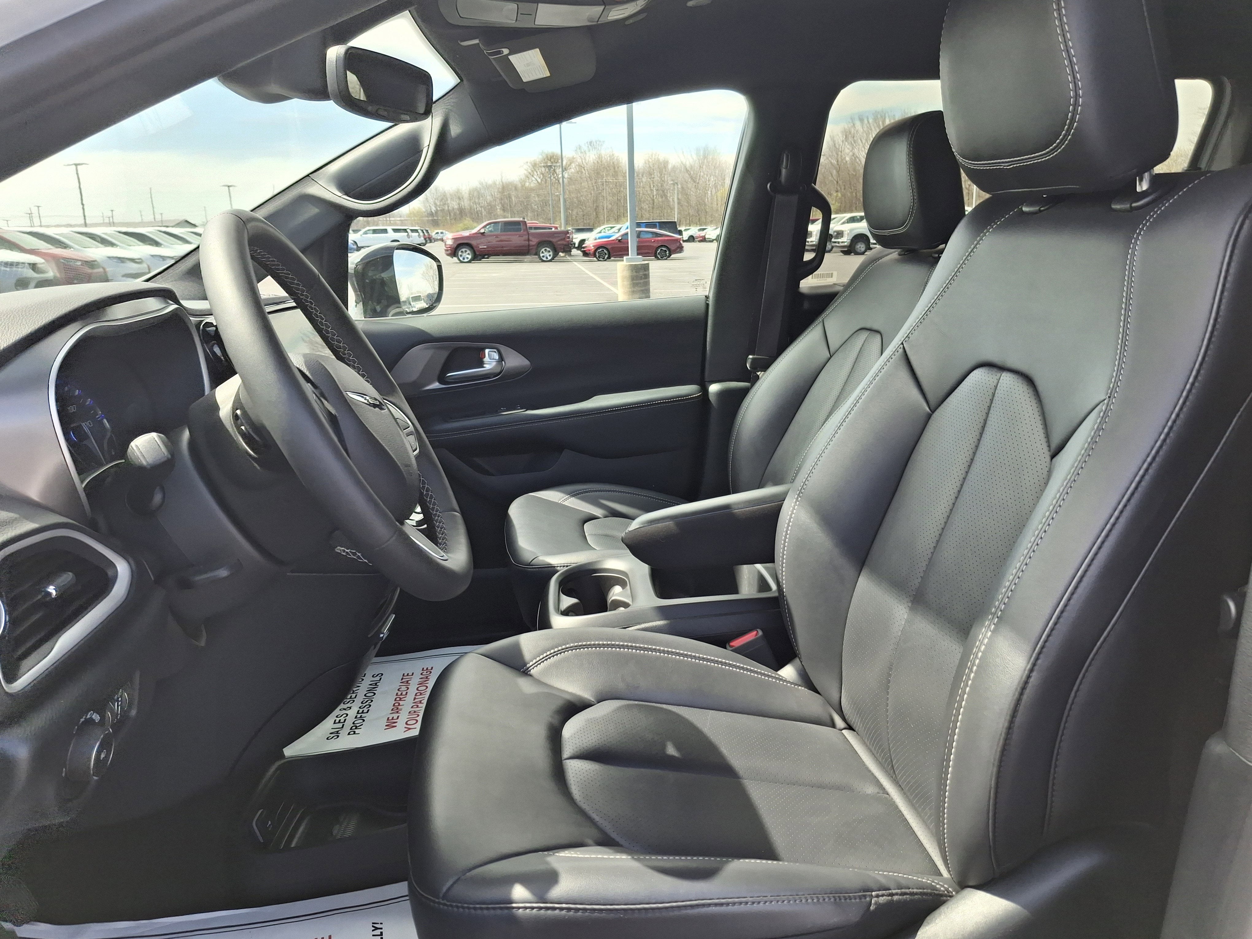 2025 Chrysler Pacifica Select