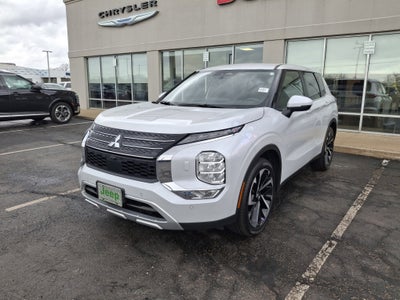 2024 Mitsubishi Outlander Base