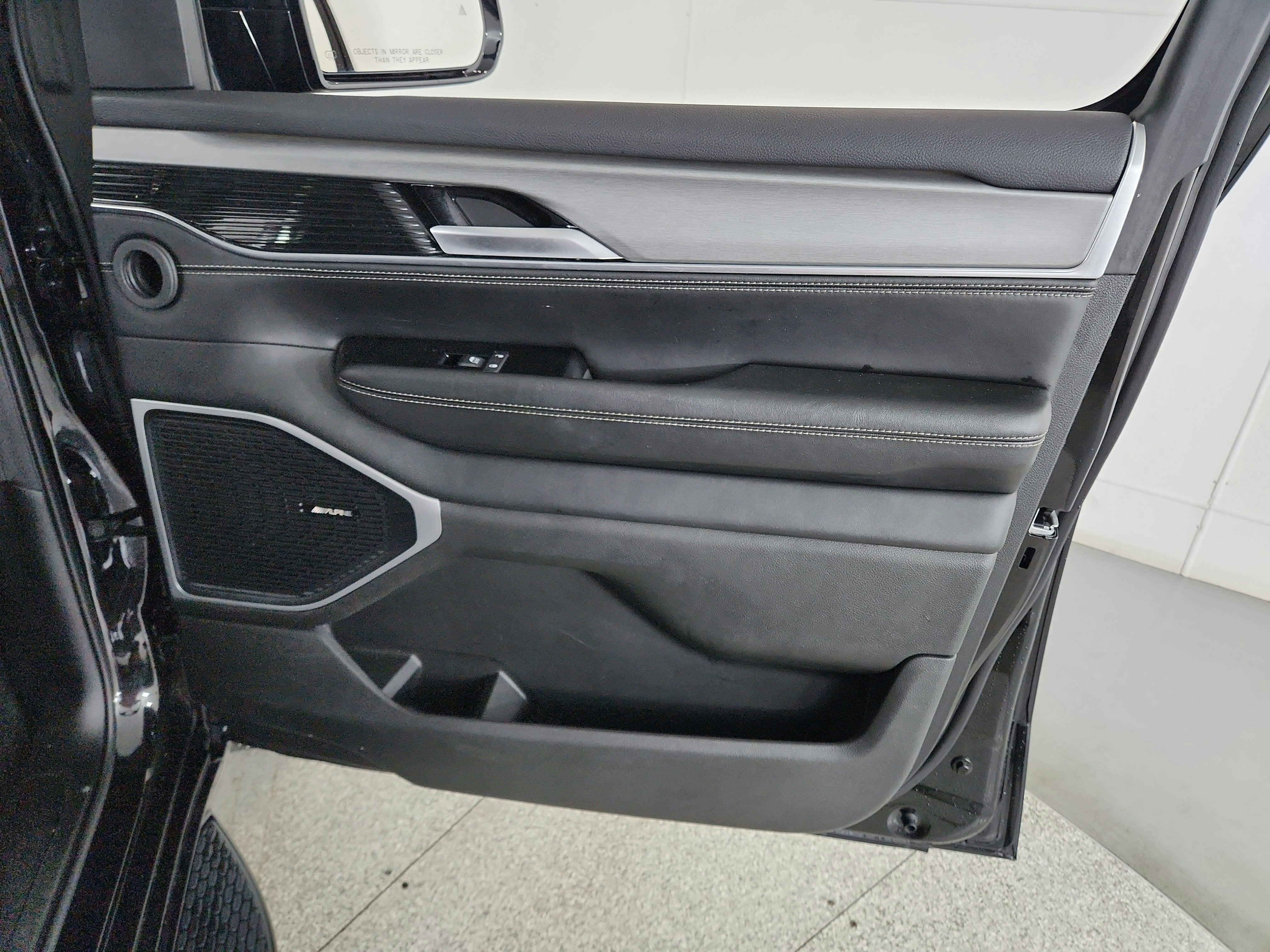 2024 Jeep Wagoneer Series II Carbide 4x4