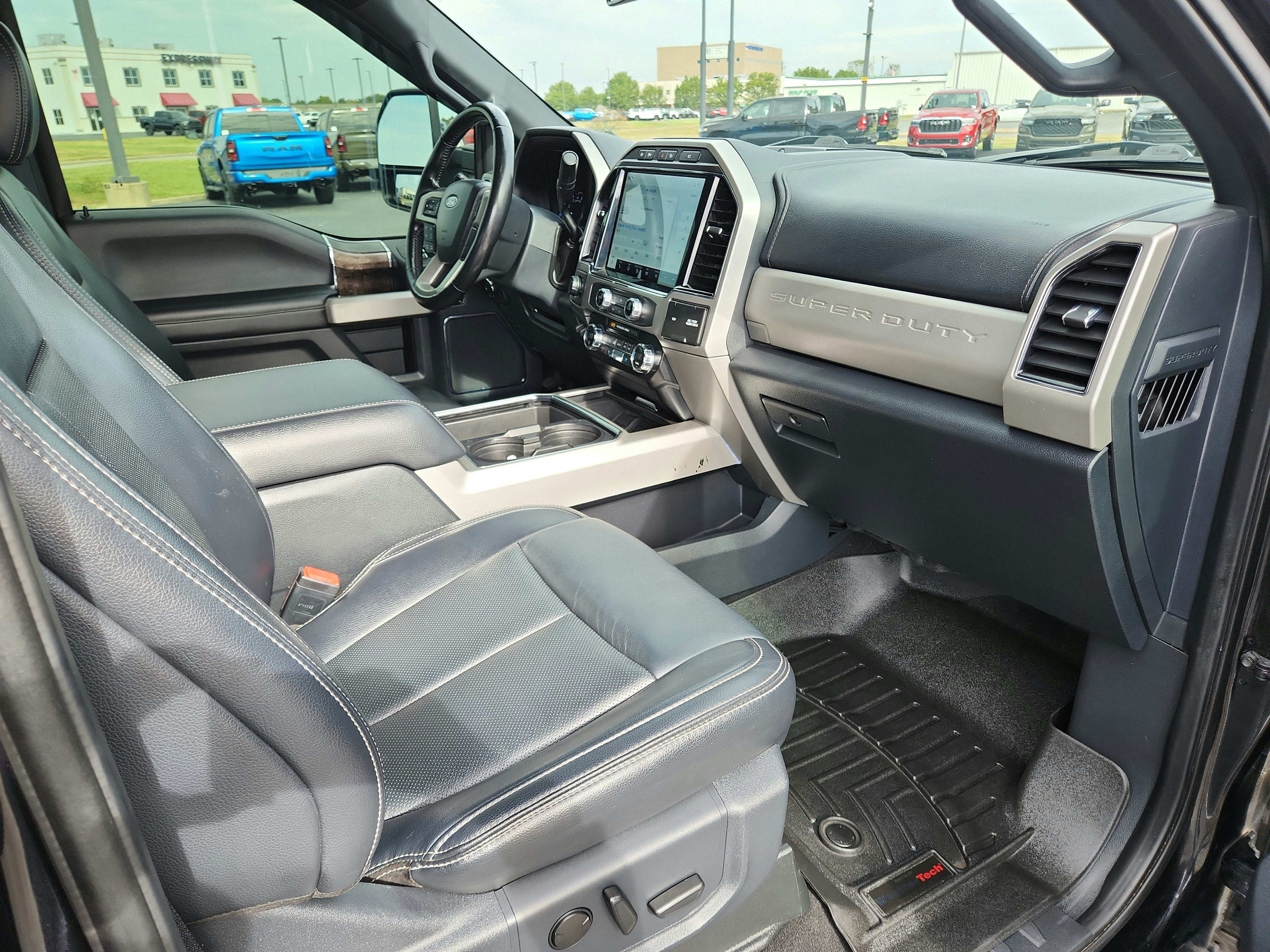 2022 Ford F-350 LARIAT 4WD Crew Cab 6.75' Box