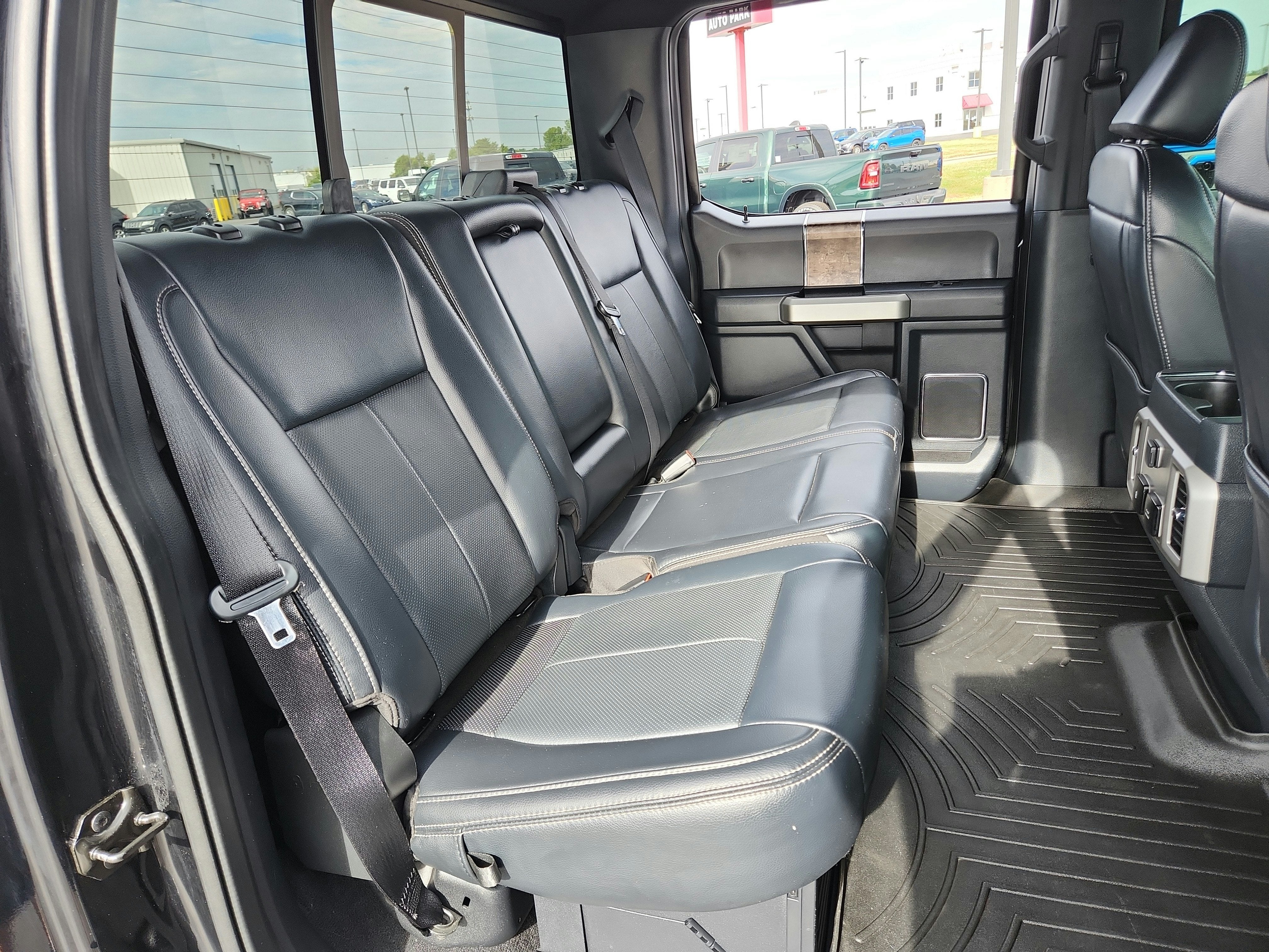 2022 Ford F-350 LARIAT 4WD Crew Cab 6.75' Box