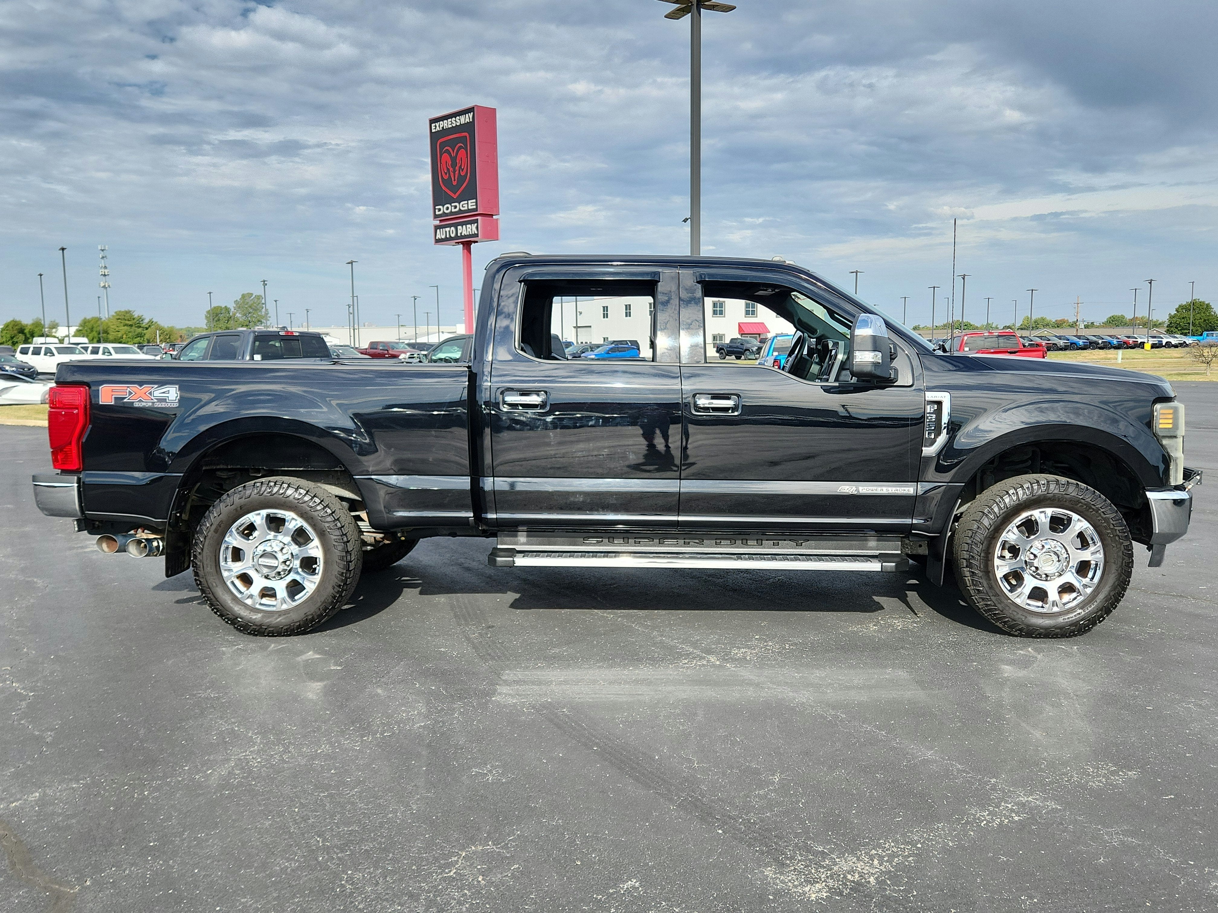 2022 Ford F-350 LARIAT 4WD Crew Cab 6.75' Box