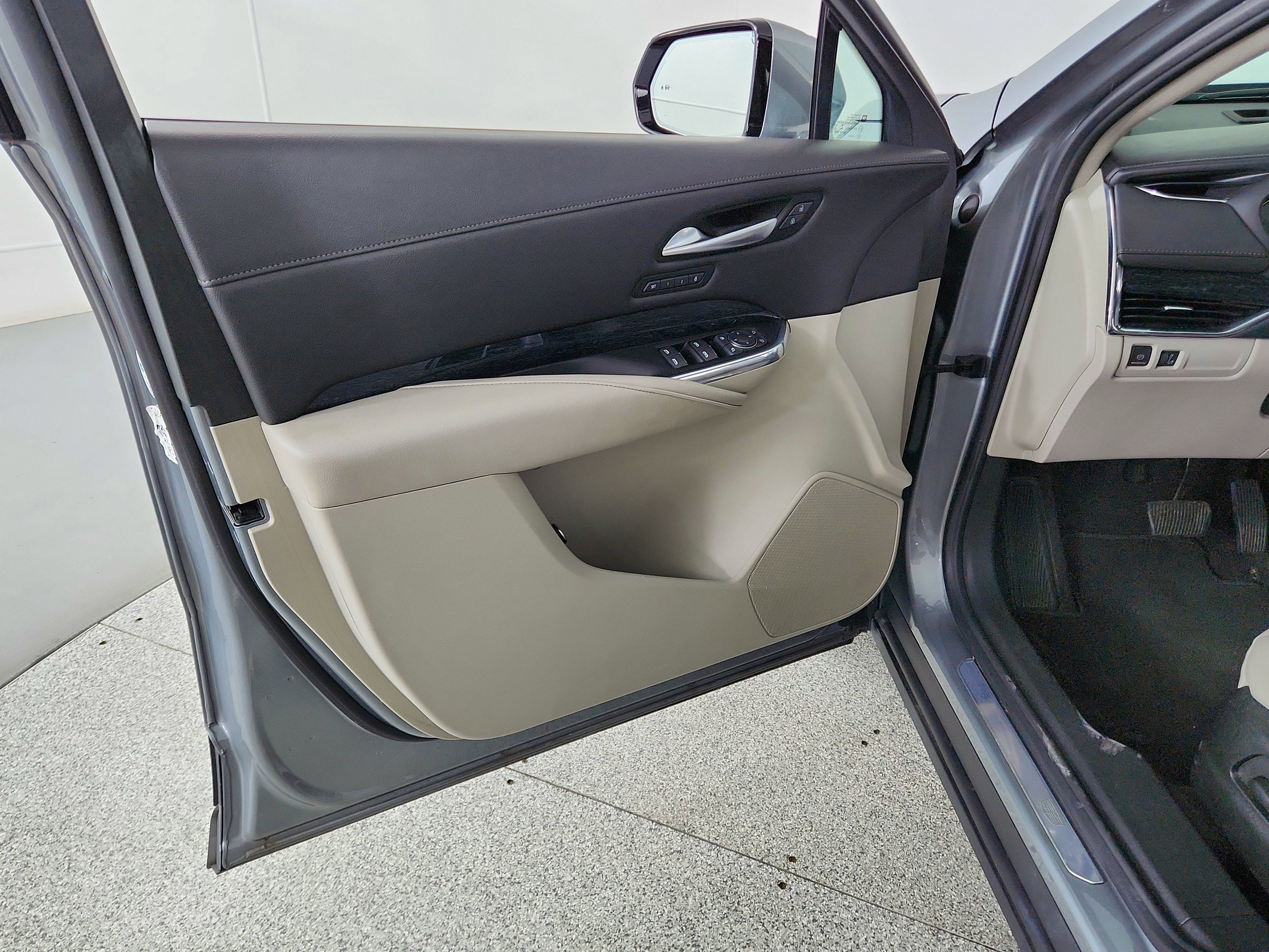 2023 Cadillac XT4 AWD Premium Luxury