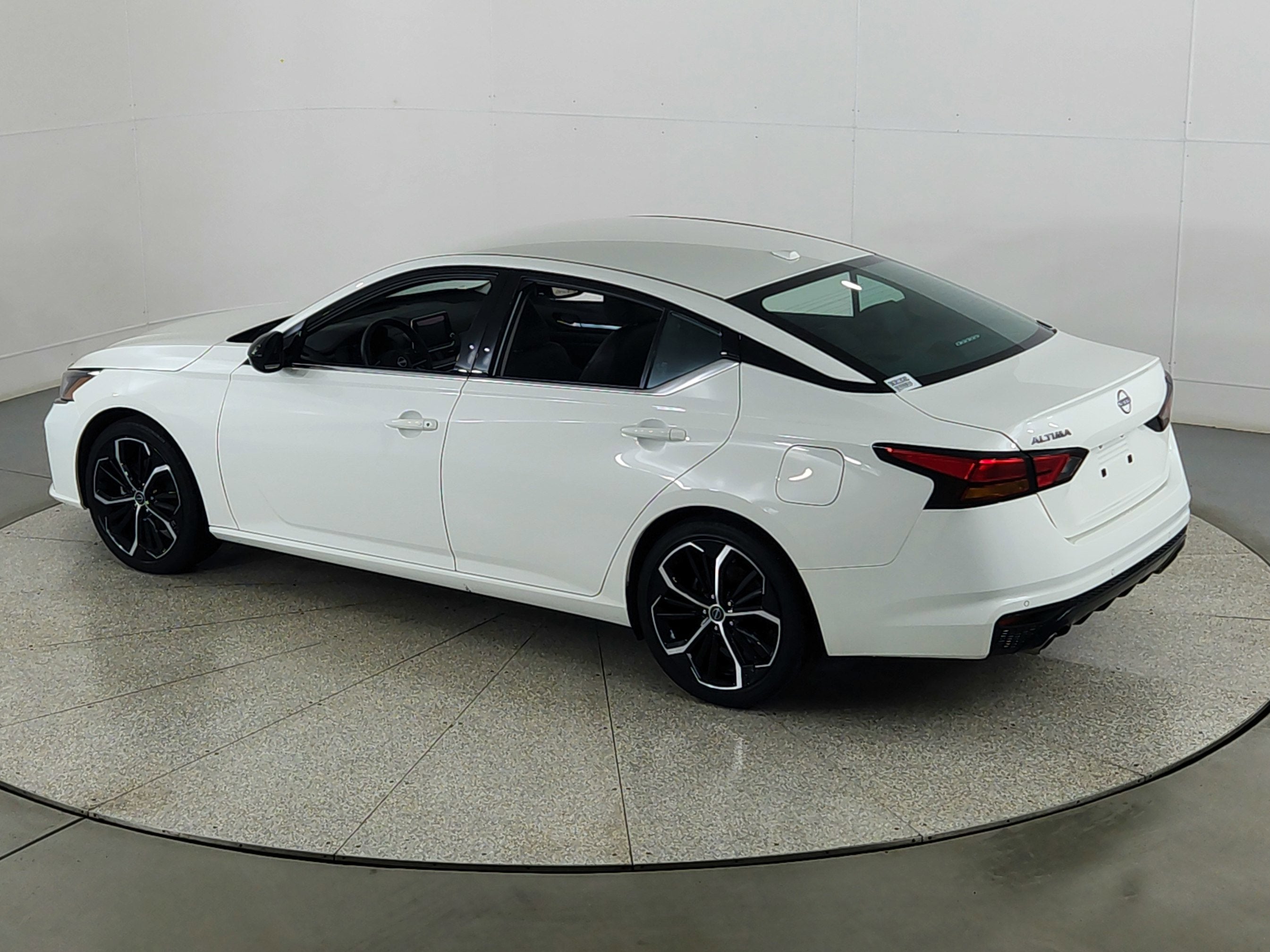 2025 Nissan Altima SR