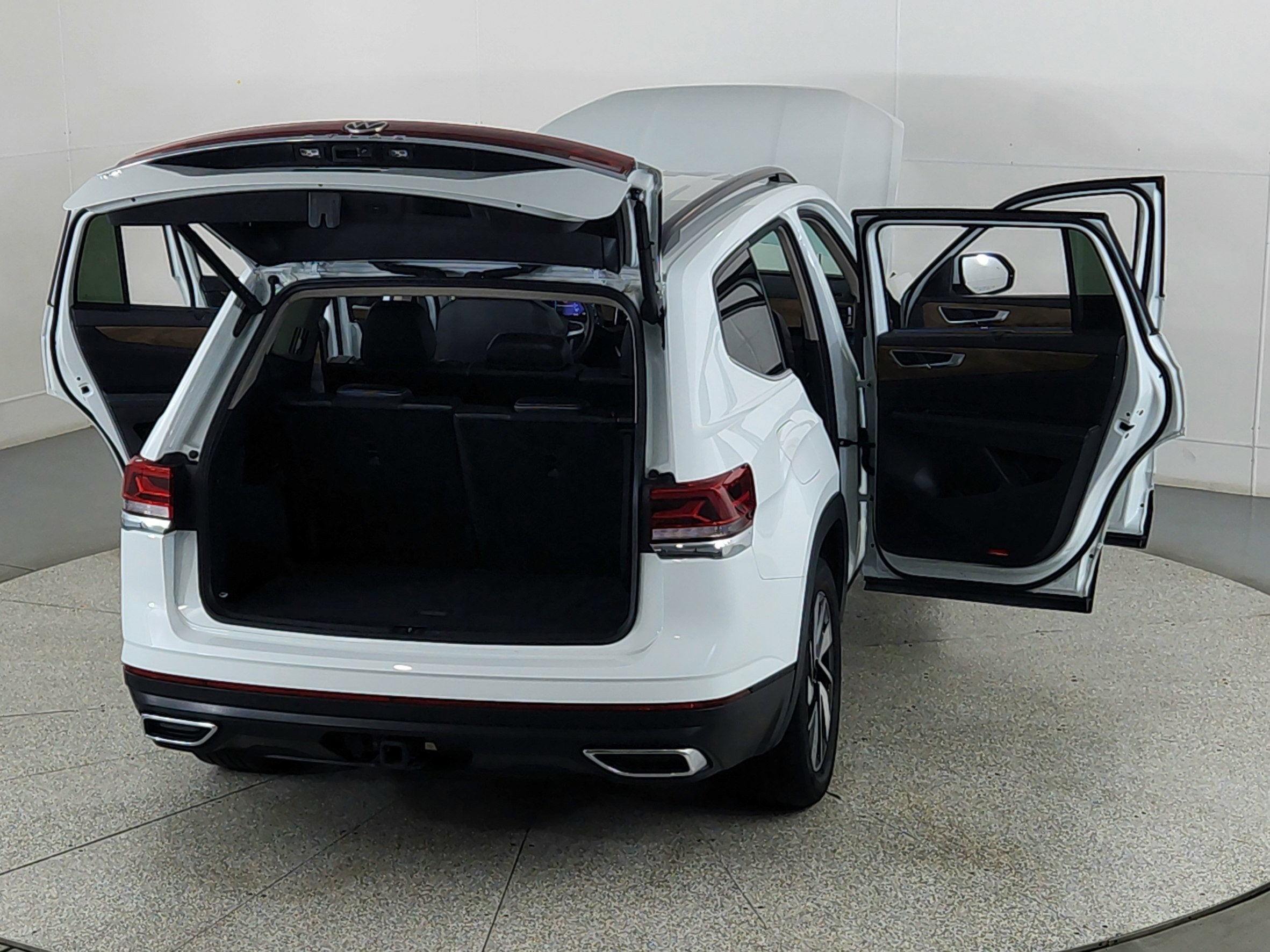 2025 Volkswagen Atlas 2.0T SE w/Technology