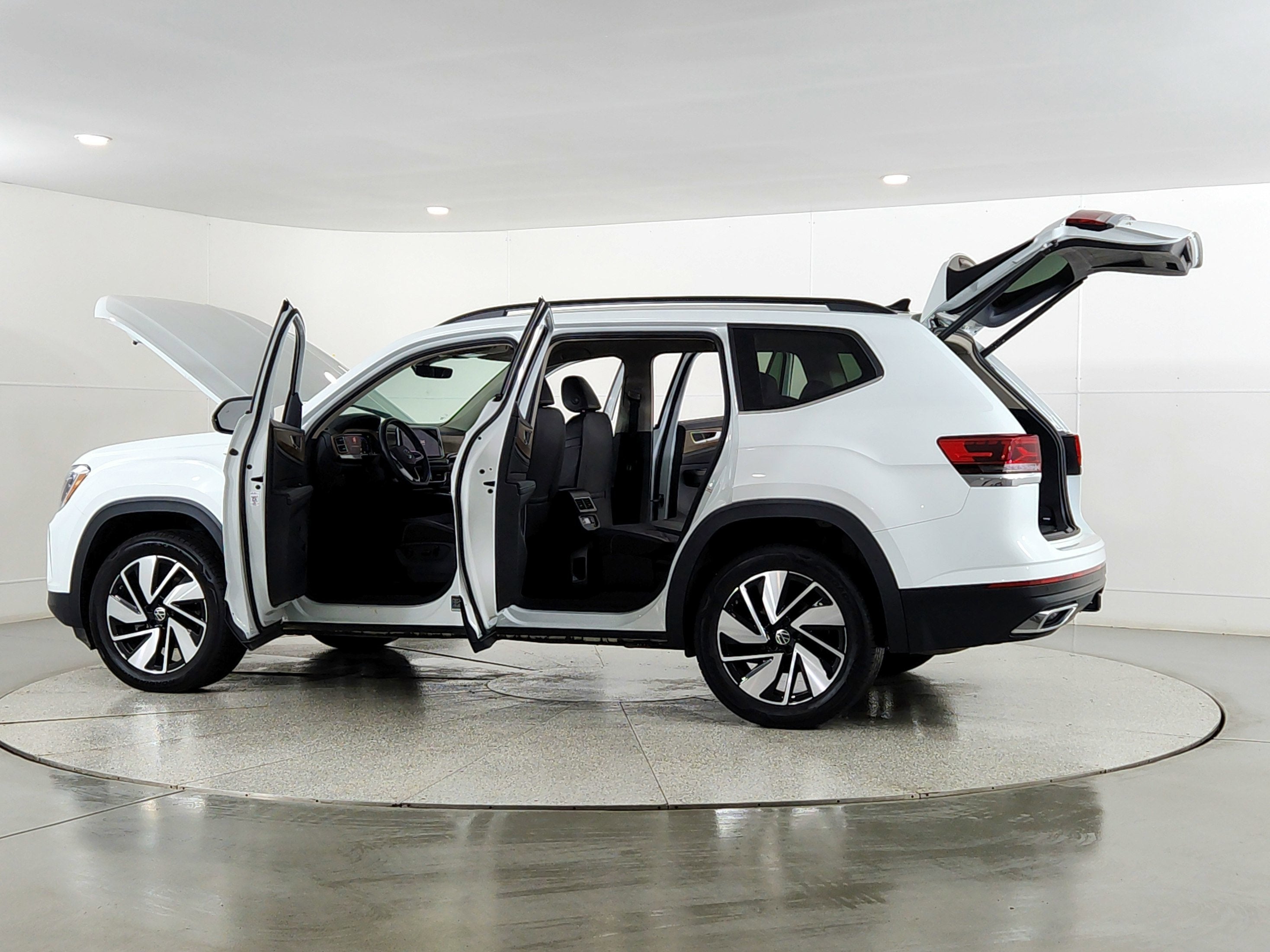2025 Volkswagen Atlas 2.0T SE w/Technology