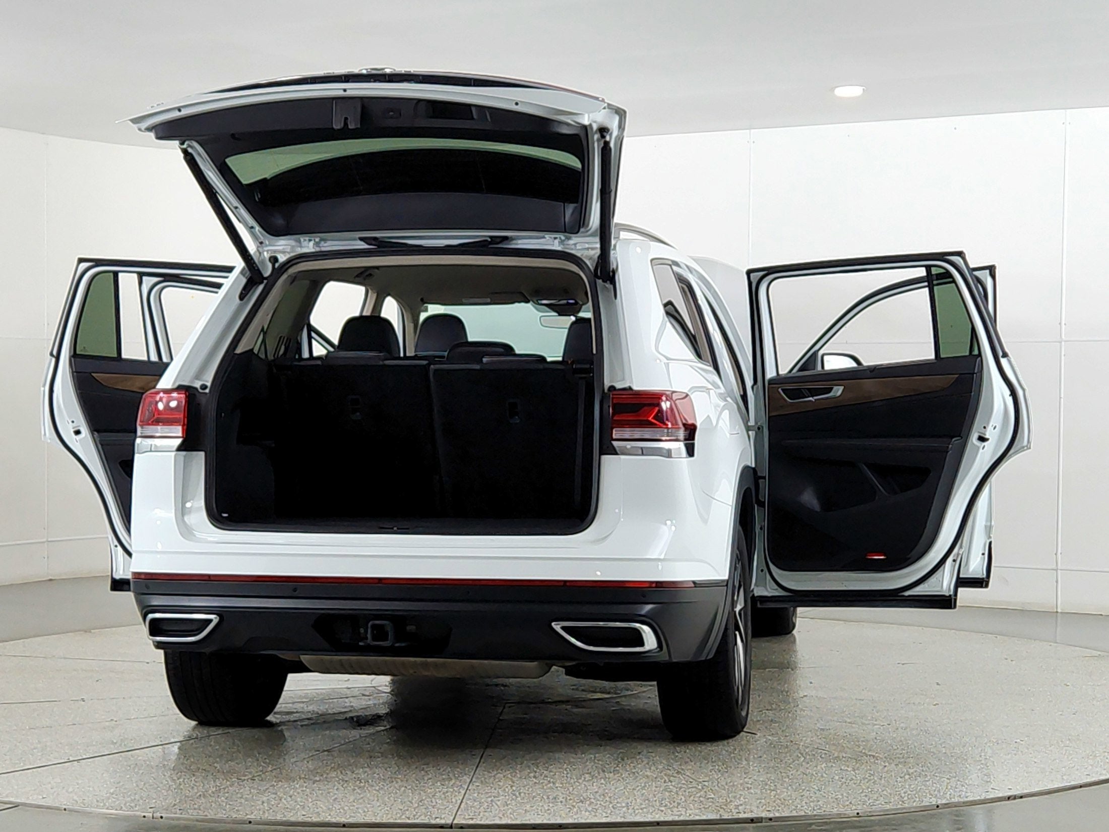 2025 Volkswagen Atlas 2.0T SE w/Technology