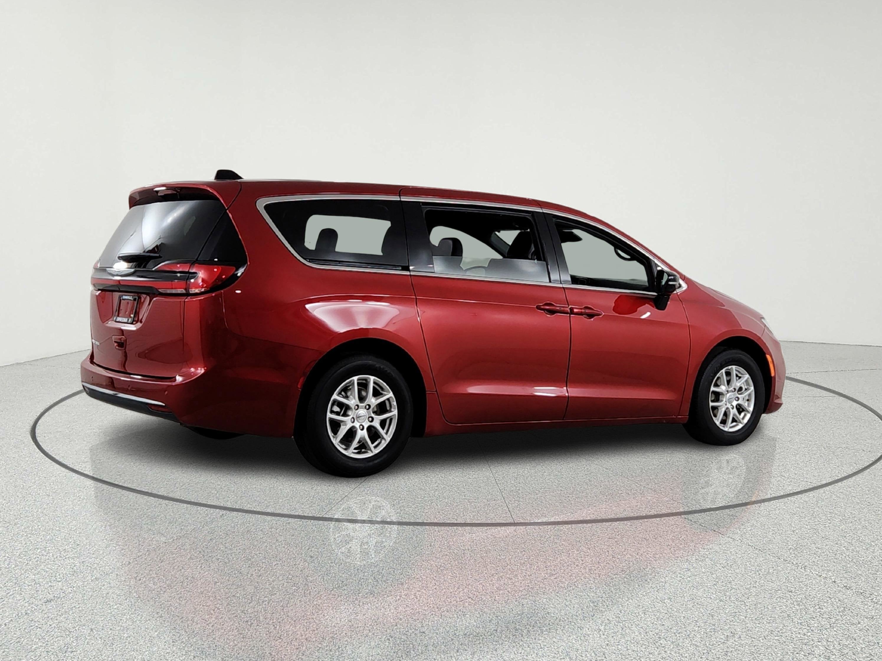 2025 Chrysler Pacifica Select