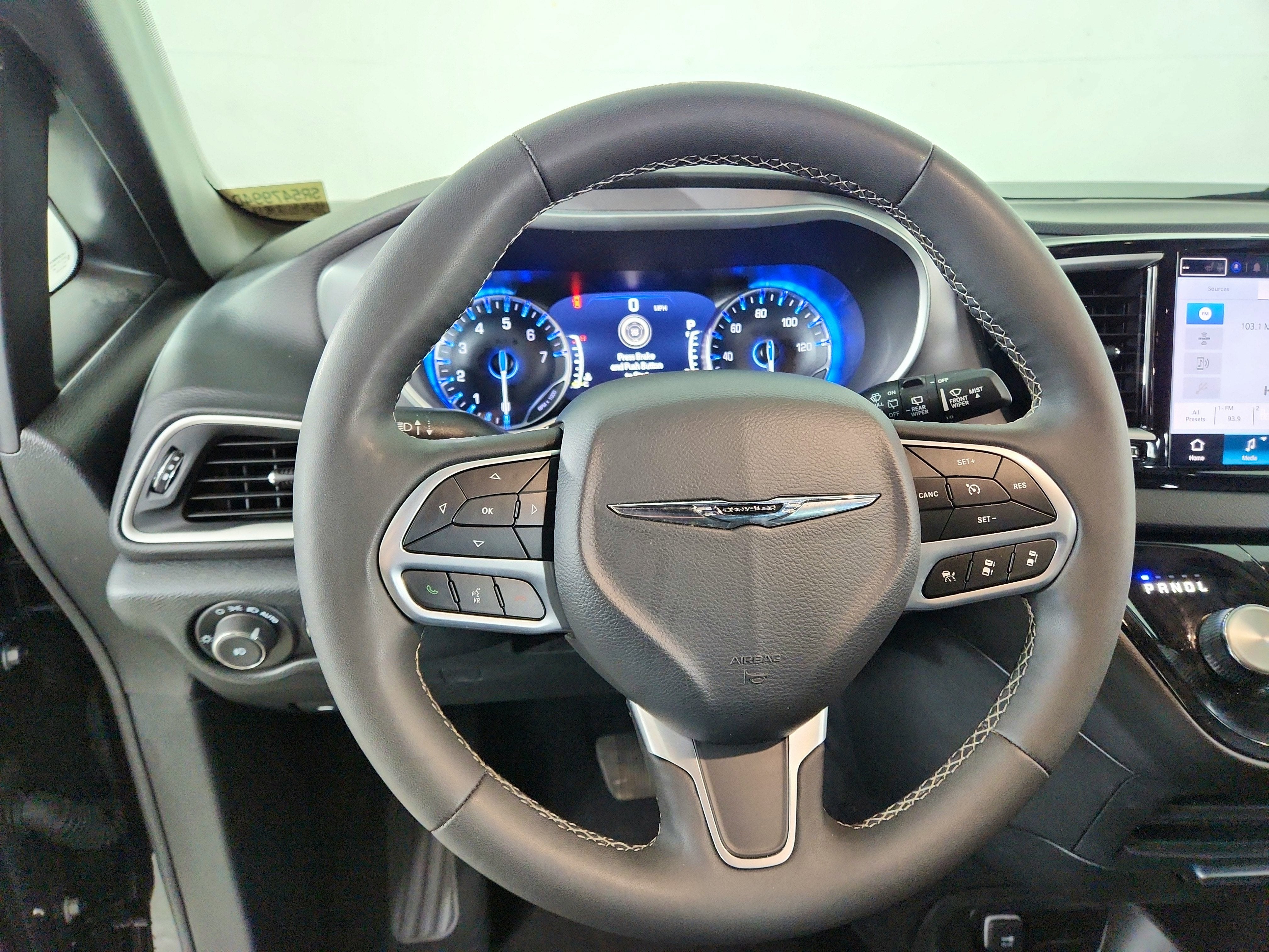 2025 Chrysler Pacifica Select