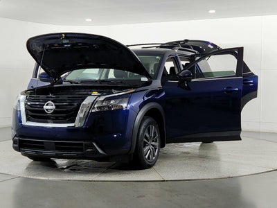 2023 Nissan Pathfinder SV