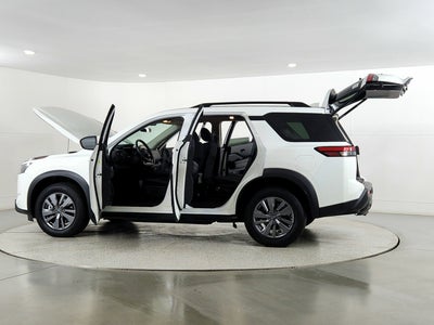 2025 Nissan Pathfinder SV