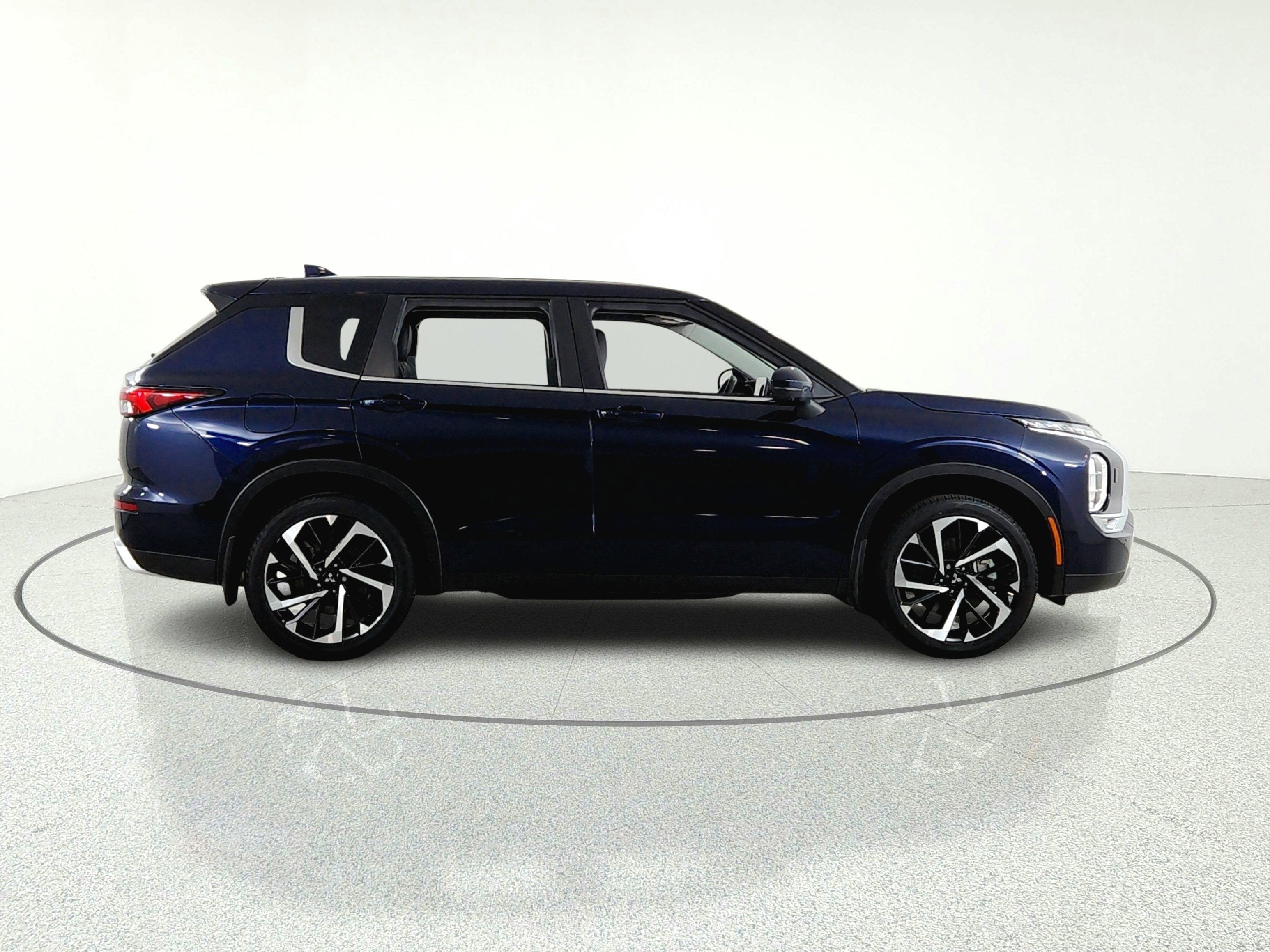 2023 Mitsubishi Outlander Base