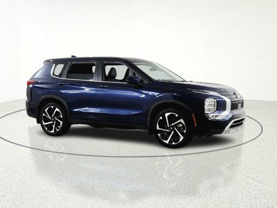 2023 Mitsubishi Outlander Base