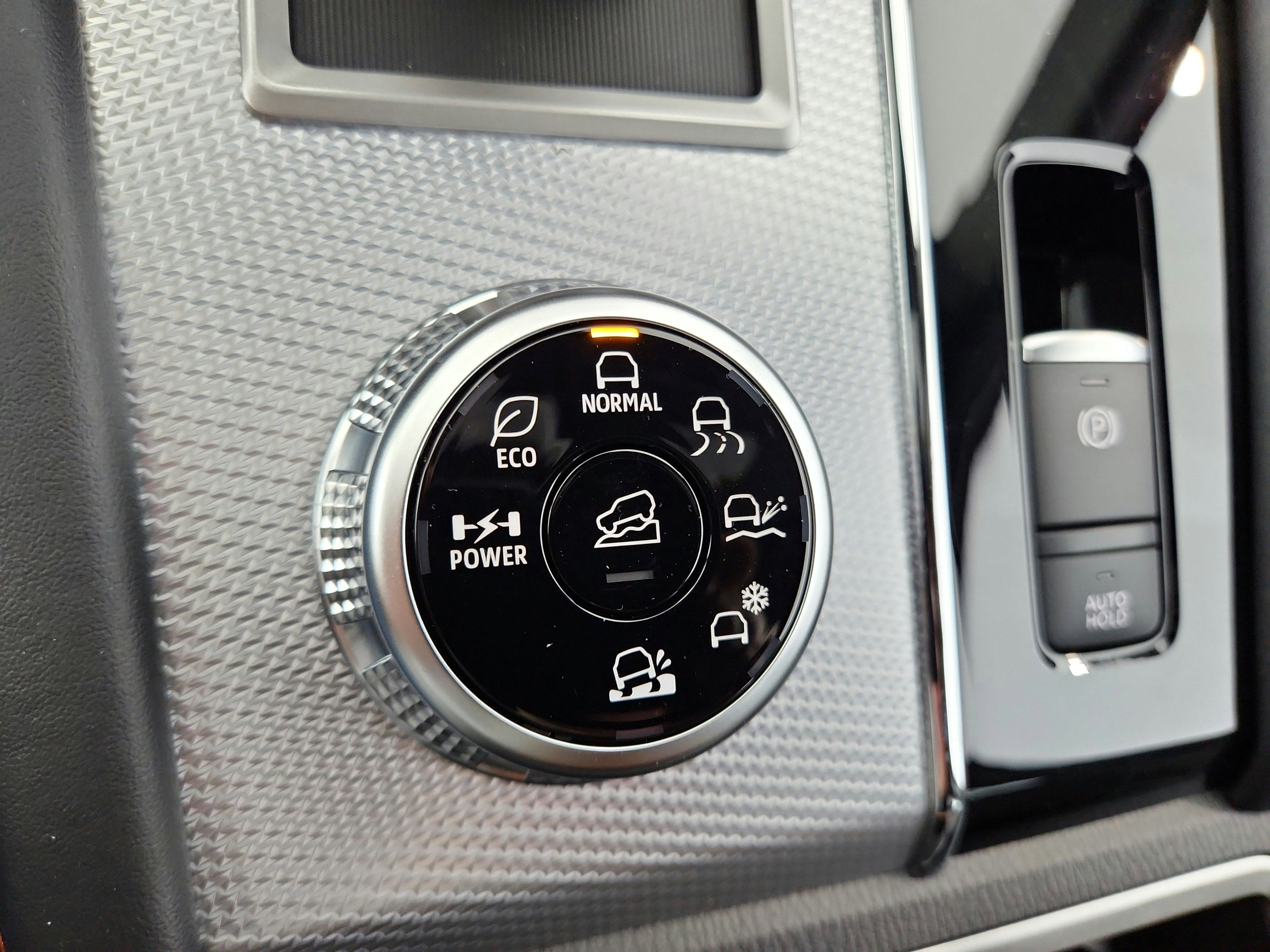 2025 Mitsubishi Outlander PHEV Base