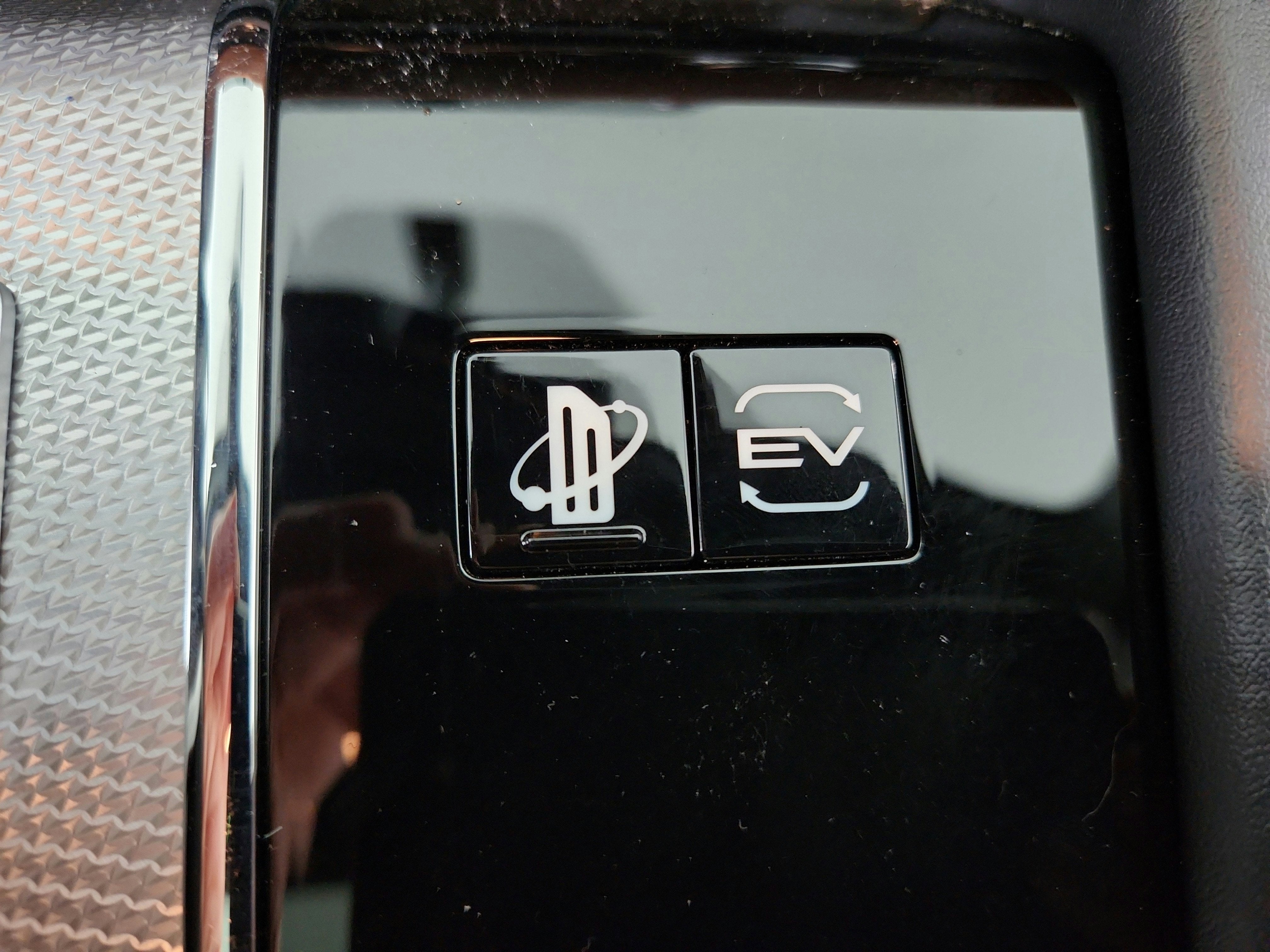 2025 Mitsubishi Outlander PHEV Base