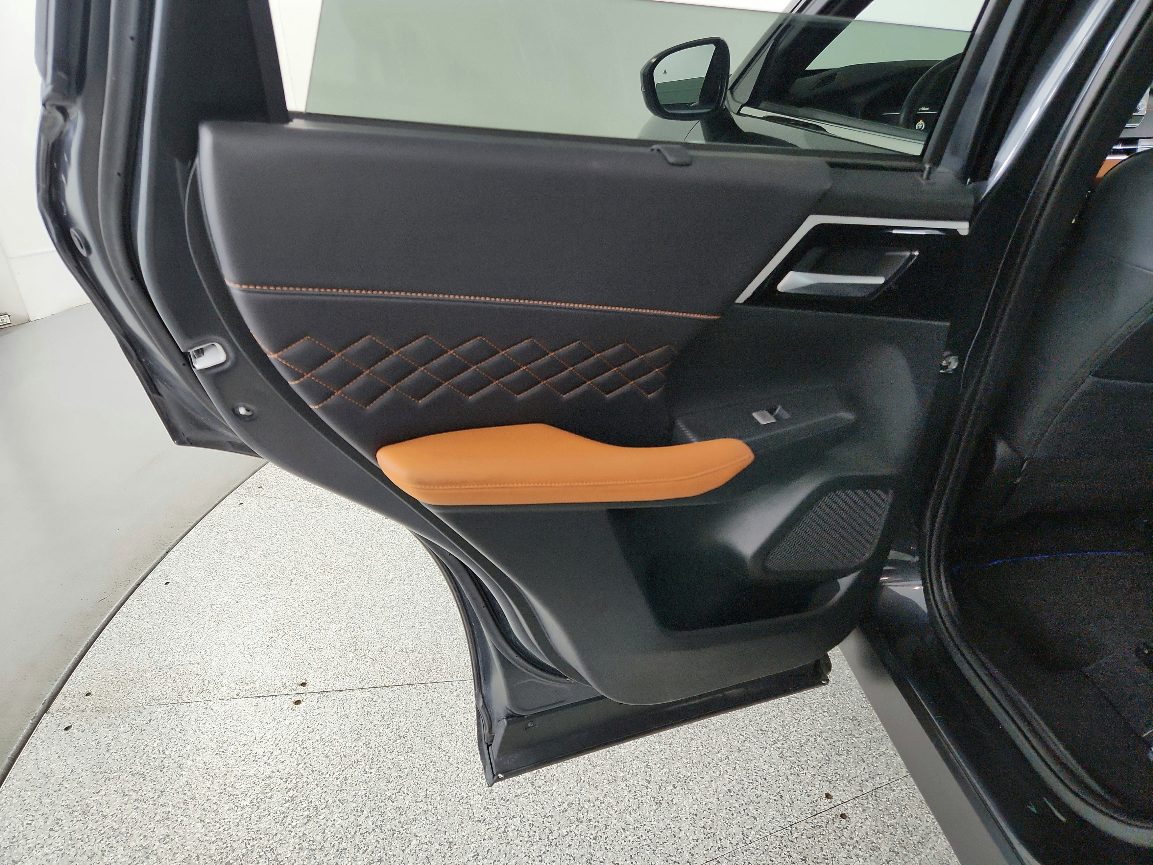 2025 Mitsubishi Outlander PHEV Base