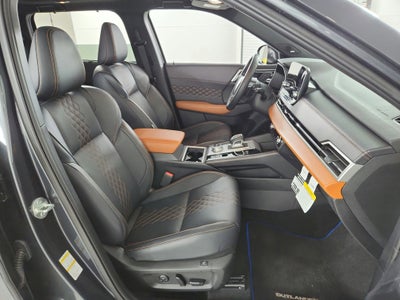 2025 Mitsubishi Outlander PHEV Base