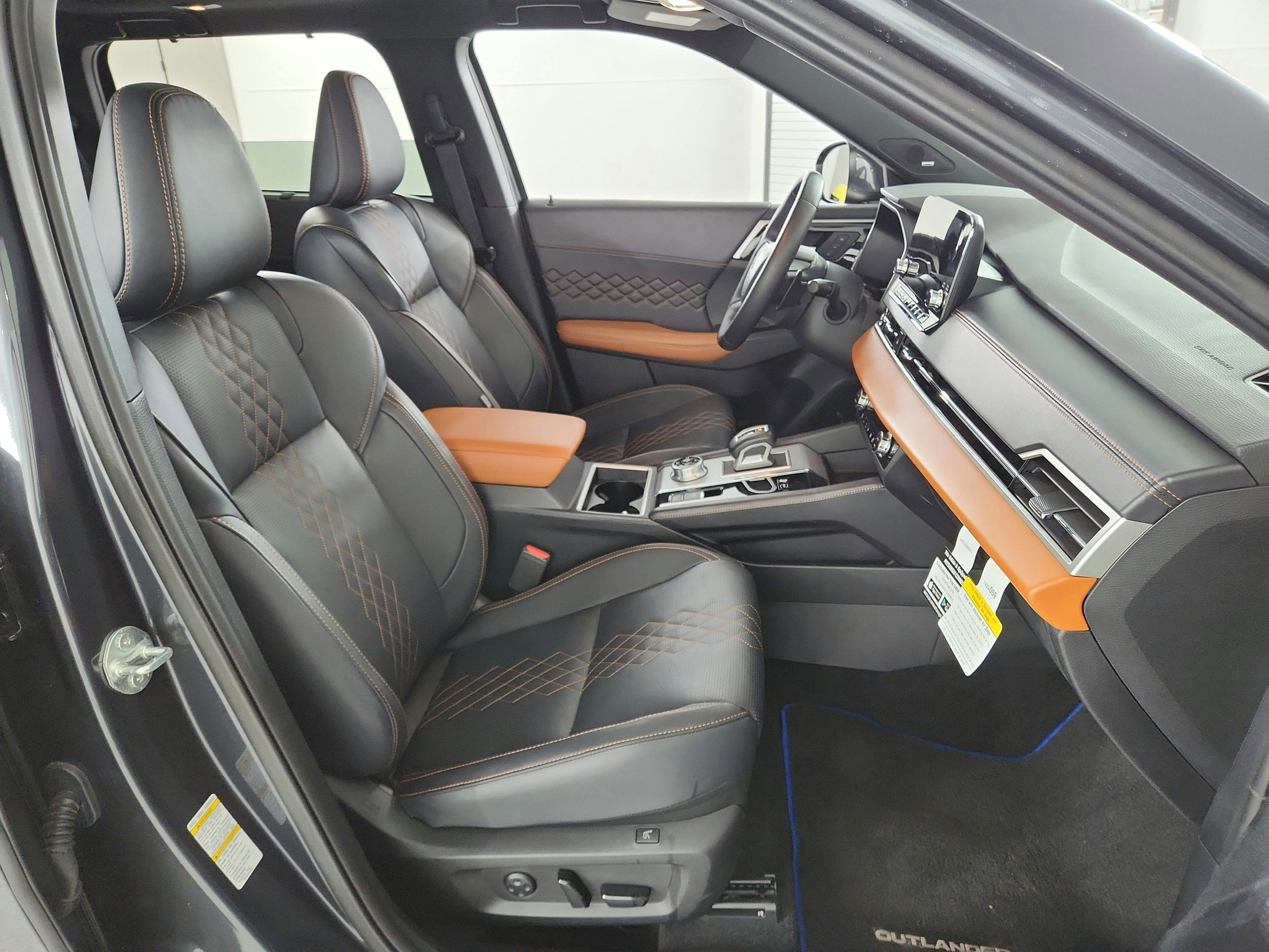 2025 Mitsubishi Outlander PHEV Base