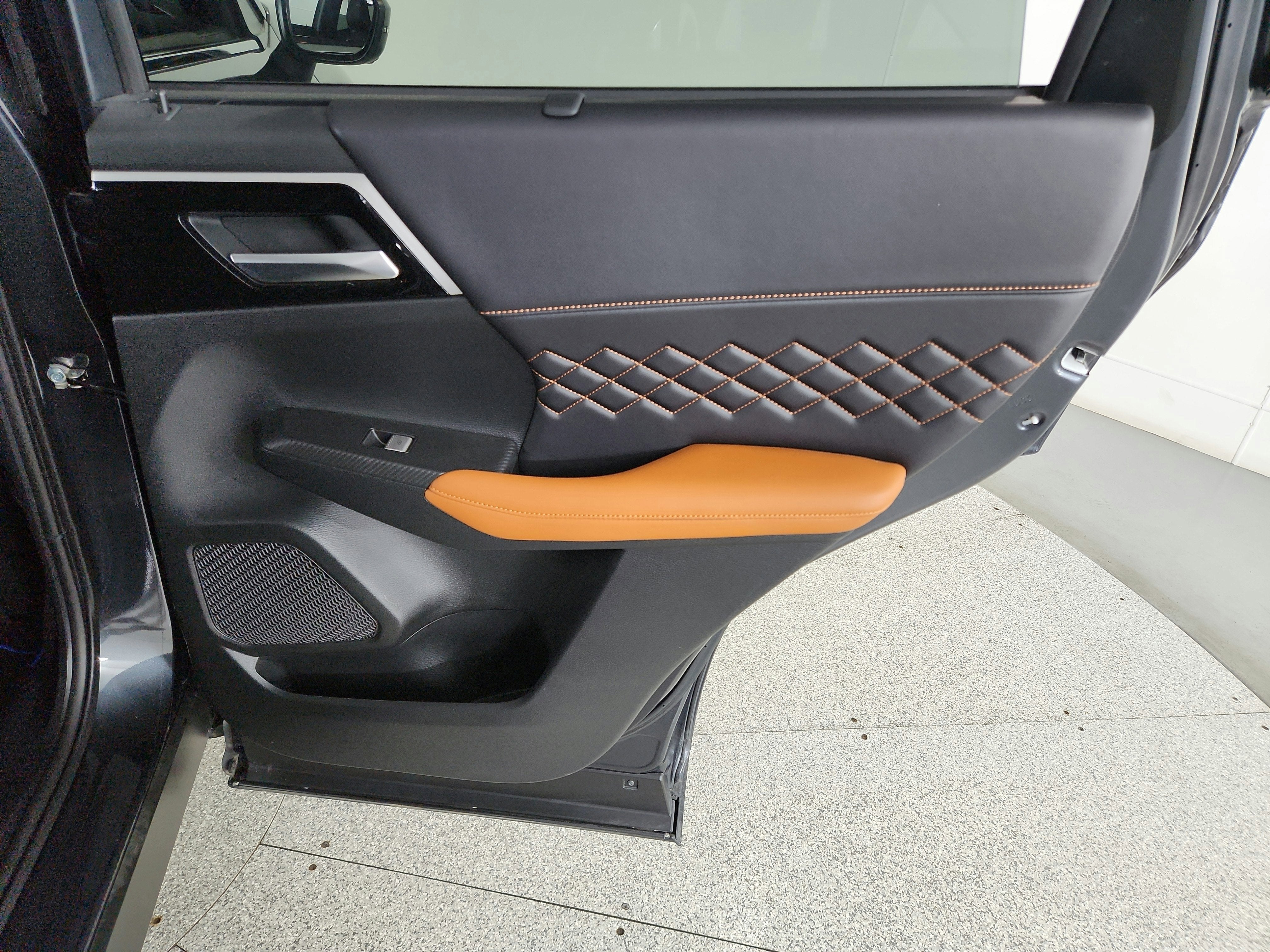 2025 Mitsubishi Outlander PHEV Base