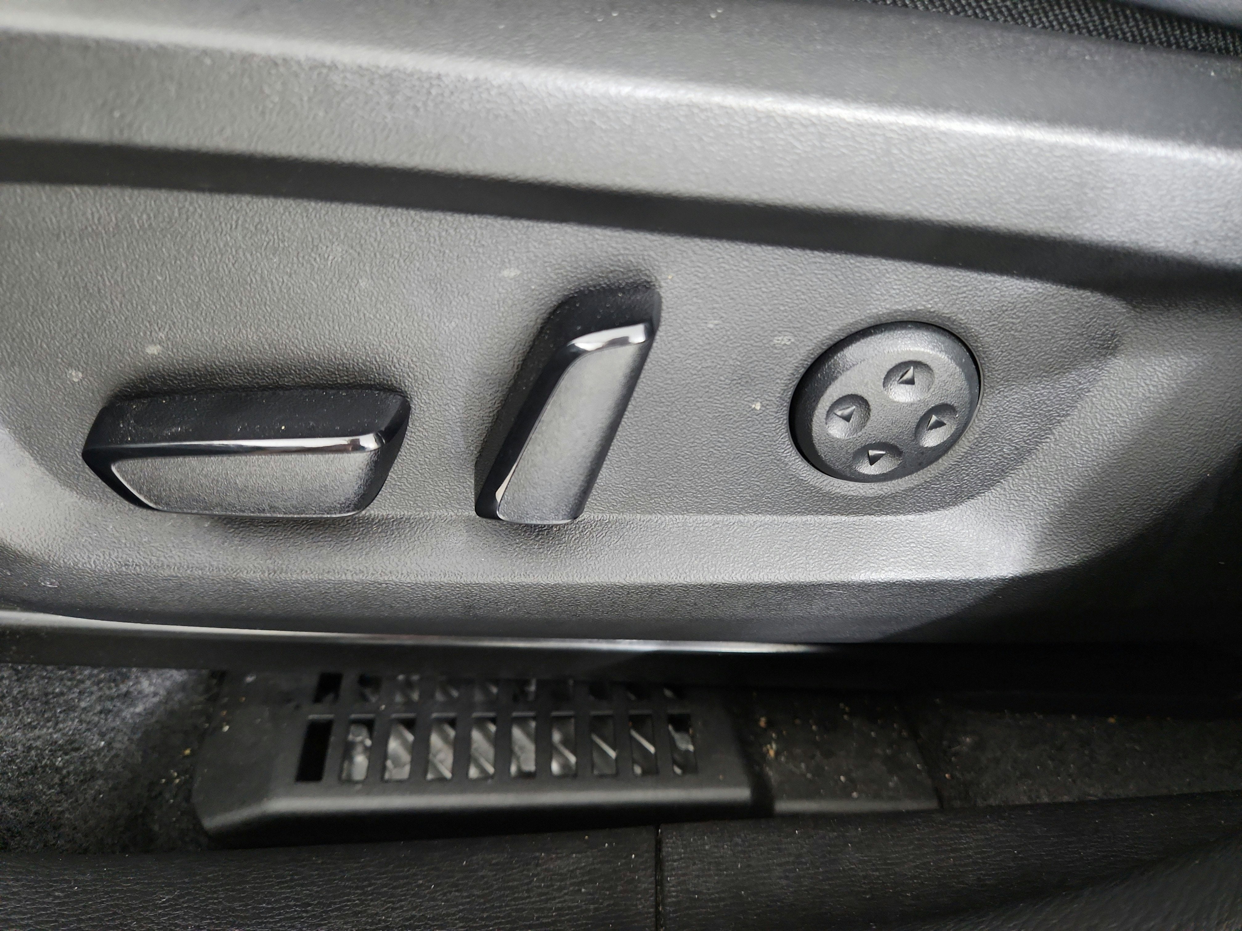 2025 Mitsubishi Outlander PHEV Base