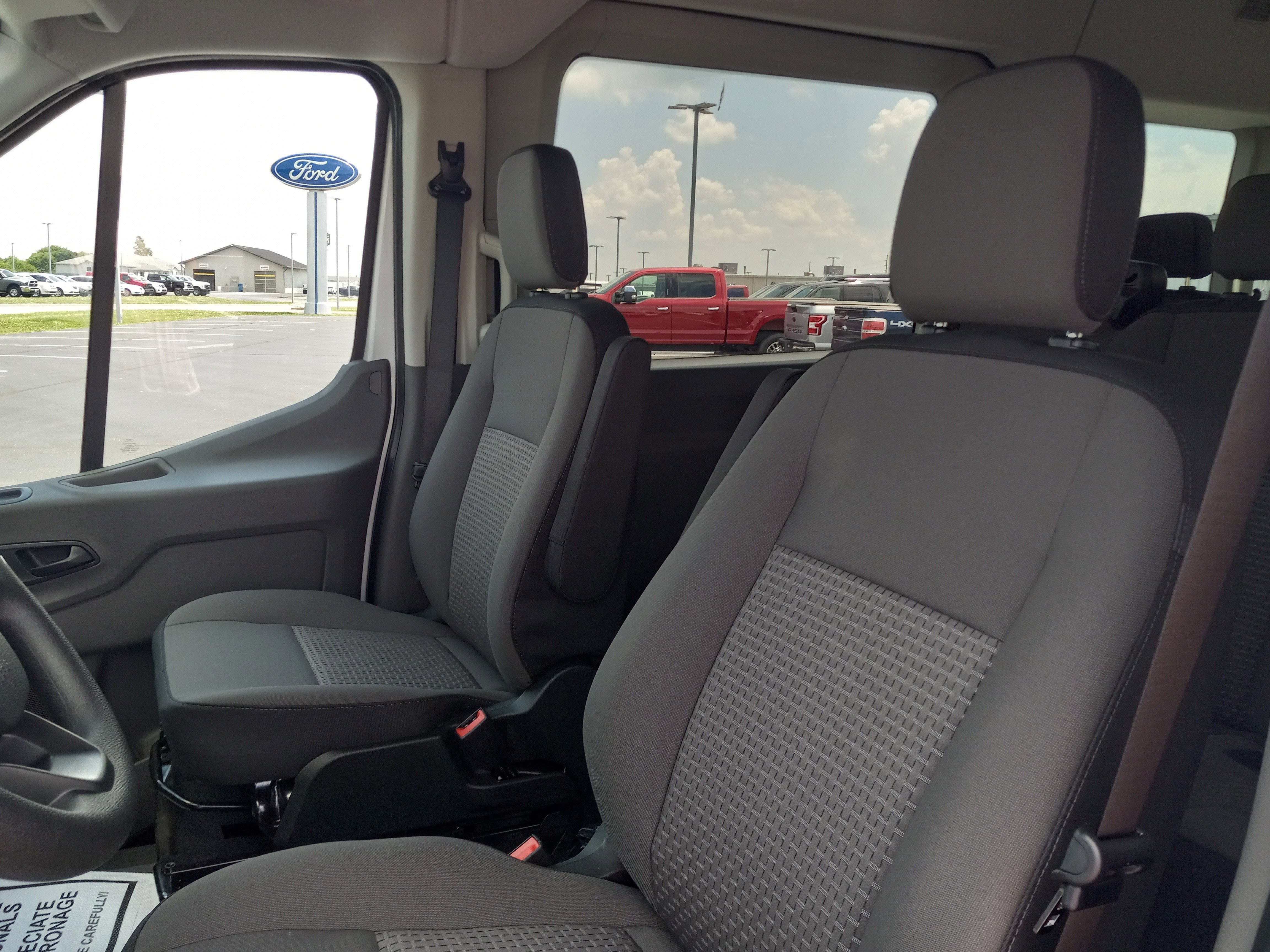 2025 Ford Transit Passenger Wagon T-350 148" Med Roof XL RWD