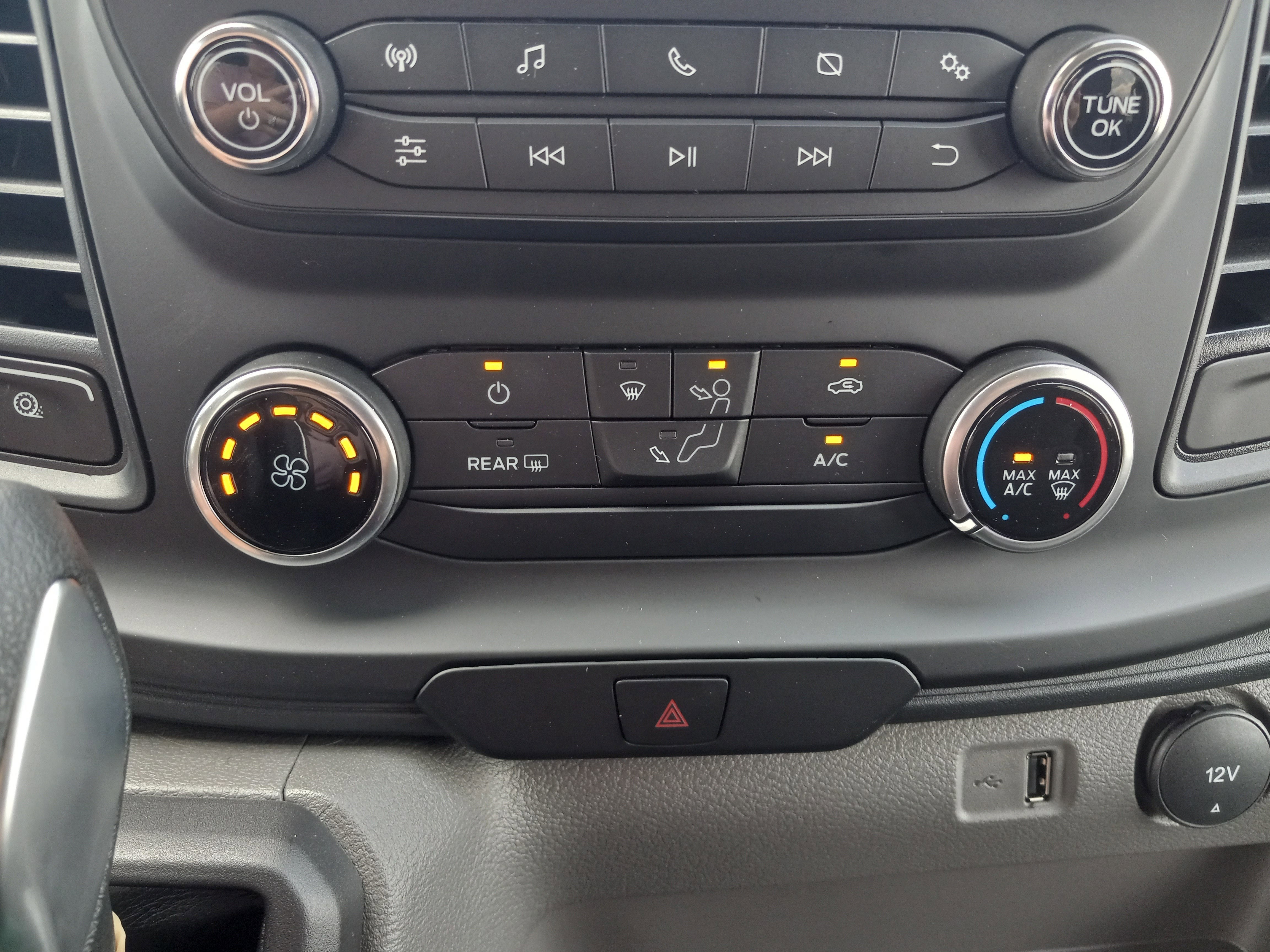 2025 Ford Transit Passenger Wagon T-350 148" Med Roof XL RWD