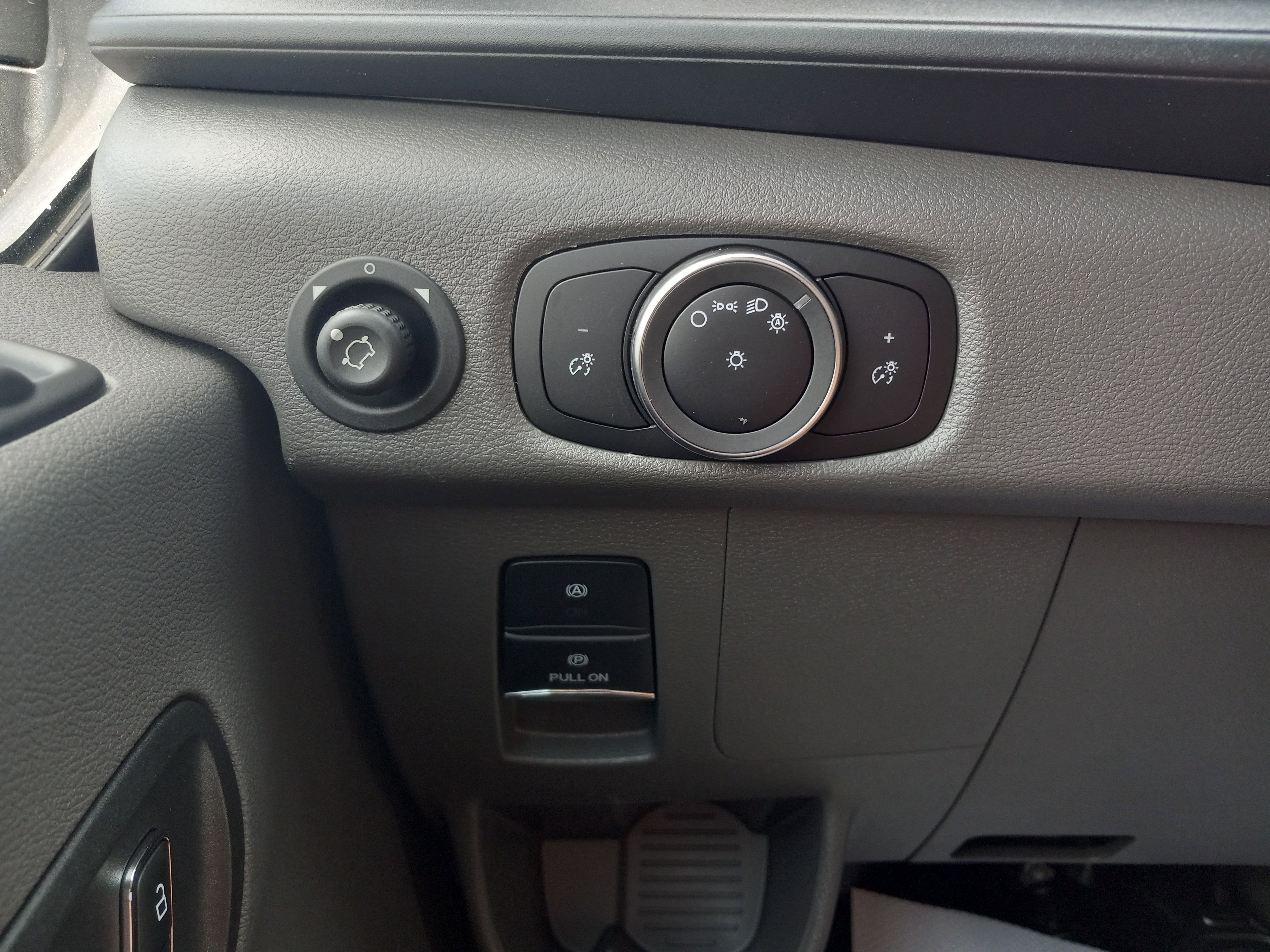 2025 Ford Transit Passenger Wagon T-350 148" Med Roof XL RWD