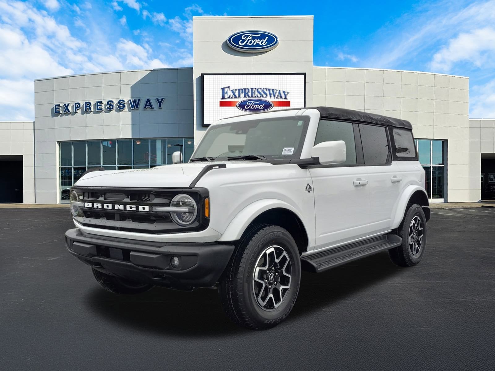 2025 Ford Bronco Outer Banks 4 Door 4x4