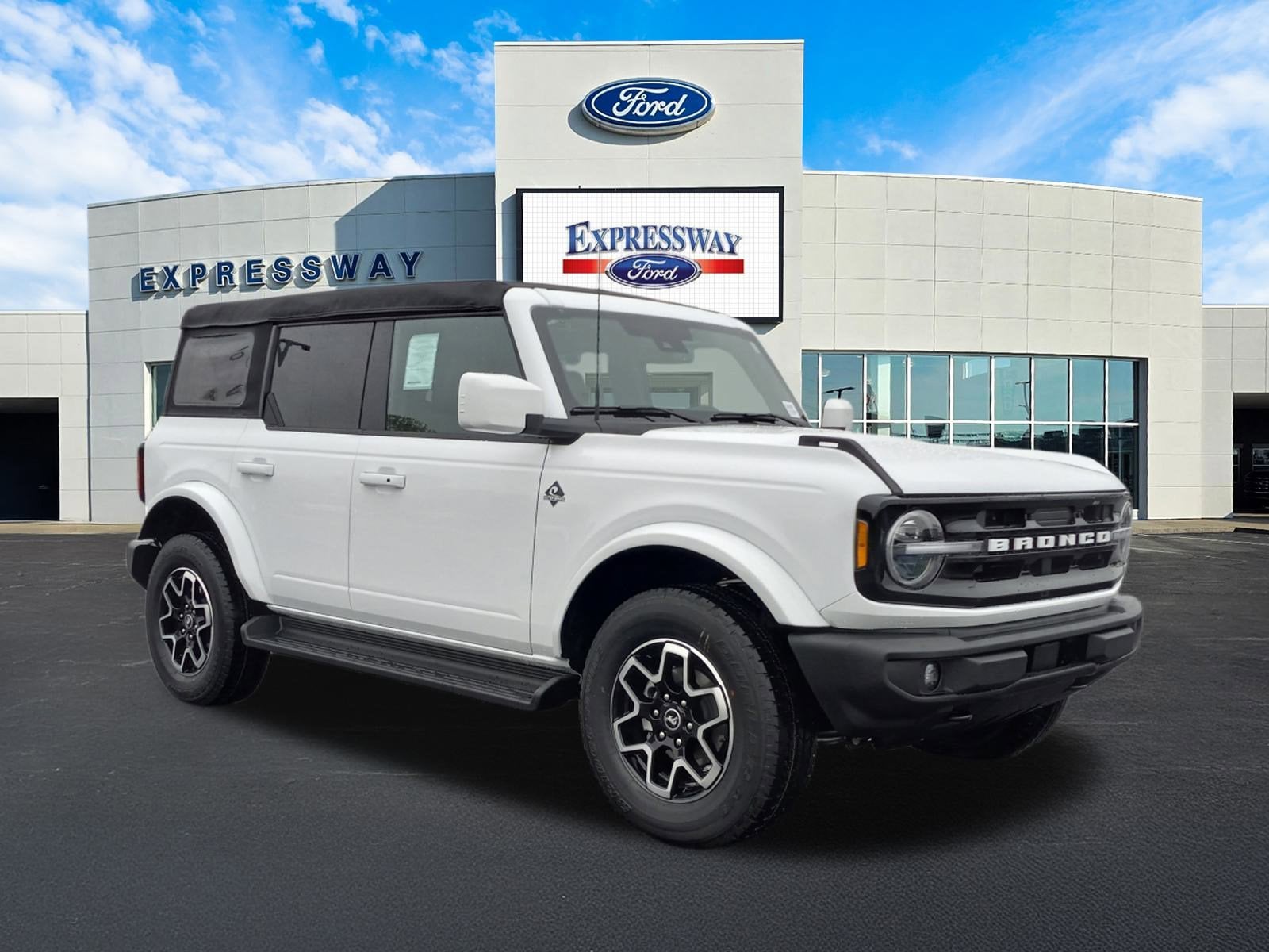2025 Ford Bronco Outer Banks 4 Door 4x4