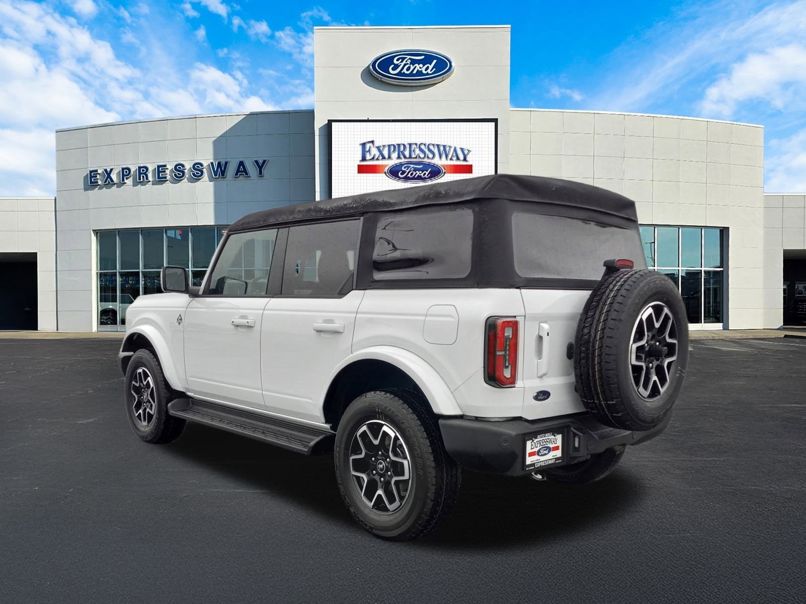 2025 Ford Bronco Outer Banks 4 Door 4x4