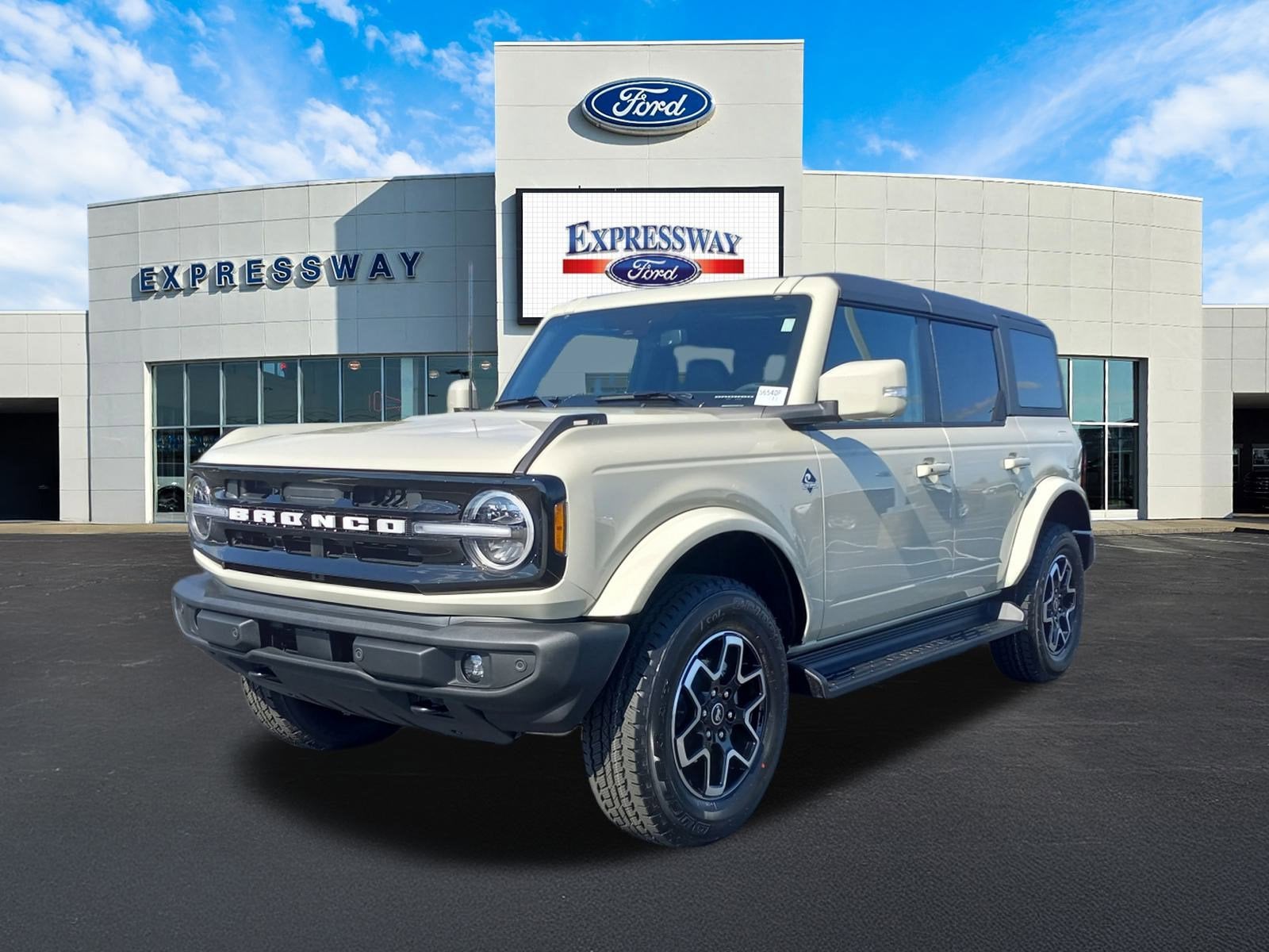 2025 Ford Bronco Outer Banks 4 Door 4x4